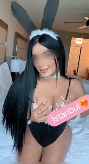 Julia - İstanbul Escort Bayan